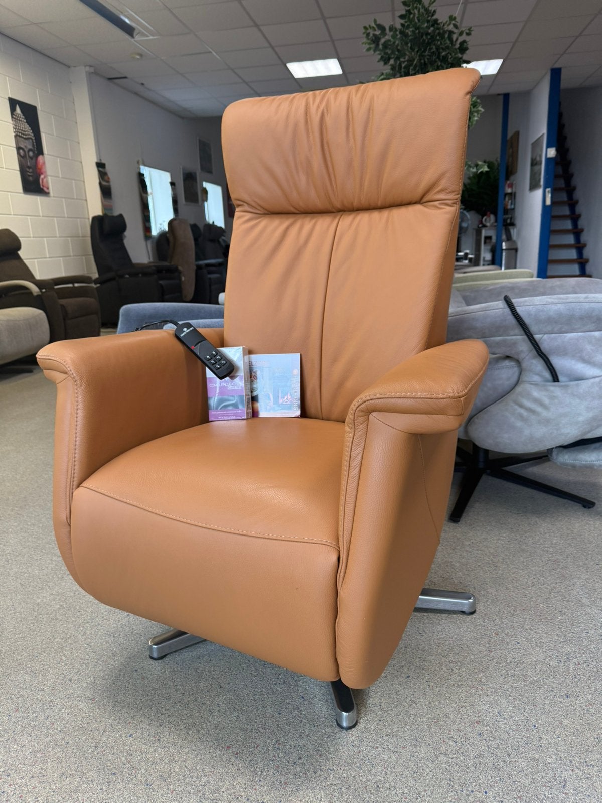 Gebruikt & nieuw sta op relax stoel/fauteuil gratis bezorgd, Huis en Inrichting, Ophalen of Verzenden, Zo goed als nieuw, Leer