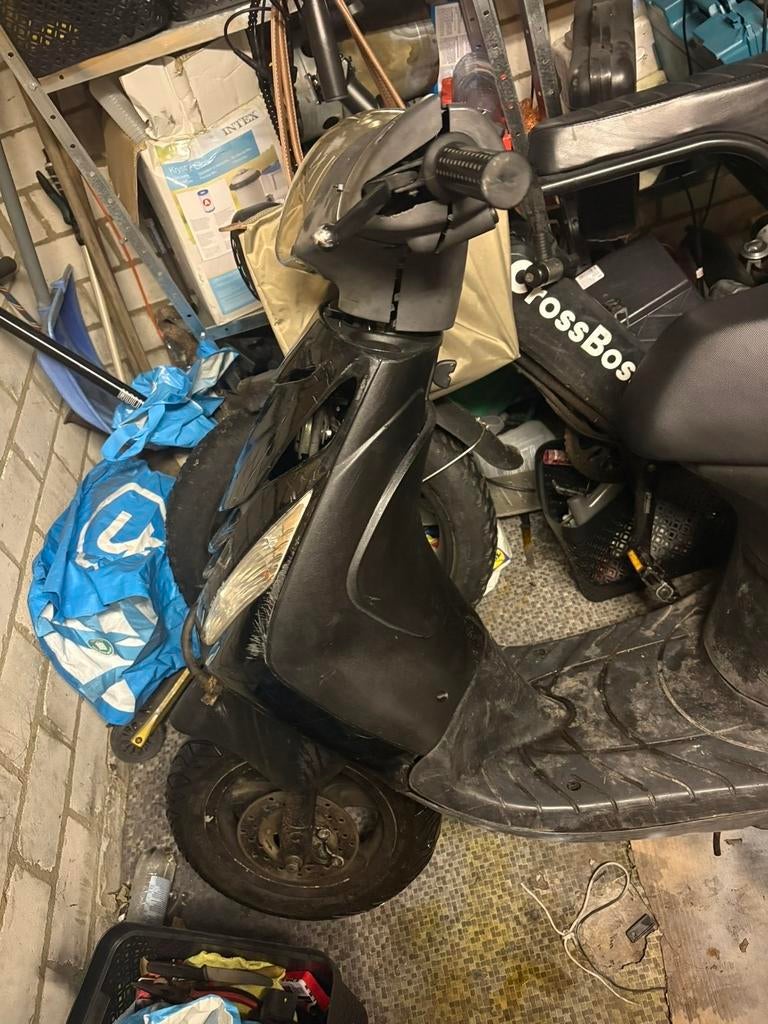 Piaggio Zip 2takt frame bouwjaar 2001 op brom kenteken, Fietsen en Brommers, Scooters | Piaggio, Zo goed als nieuw, Zip, Tweetakt