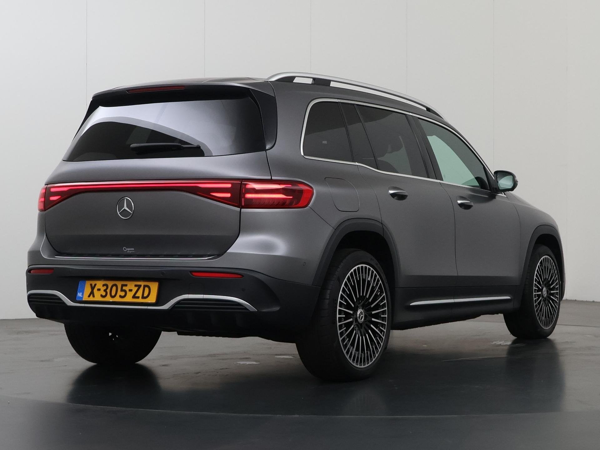 Mercedes-Benz EQB 250+ AMG Line 71 kWh | Memory | 360 graden, Auto's, Dealer onderhouden, 2005 kg, 435 min, Origineel Nederlands