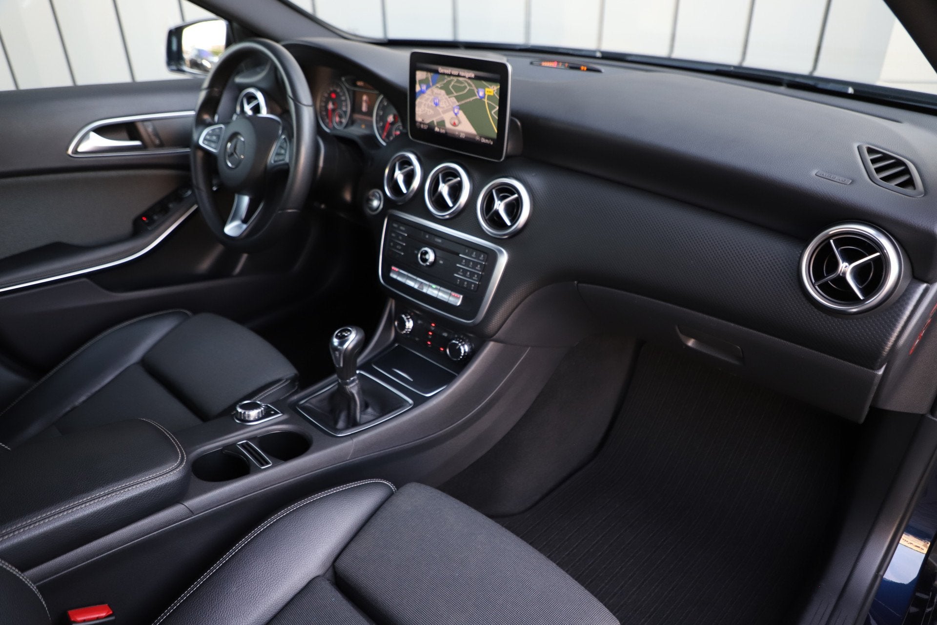Mercedes-Benz A-Klasse 180 Business Solution | Led | Stoelve, Auto's, Voorwielaandrijving, Gebruikt, 4 cilinders, Met garantie (alle)
