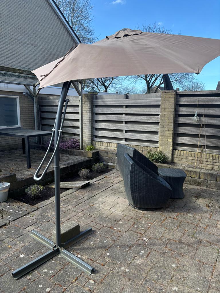 Grote zweefparasol, Tuin en Terras, Parasols, Gebruikt, Zweefparasol, 2 tot 3 meter, Kantelbaar, Ophalen