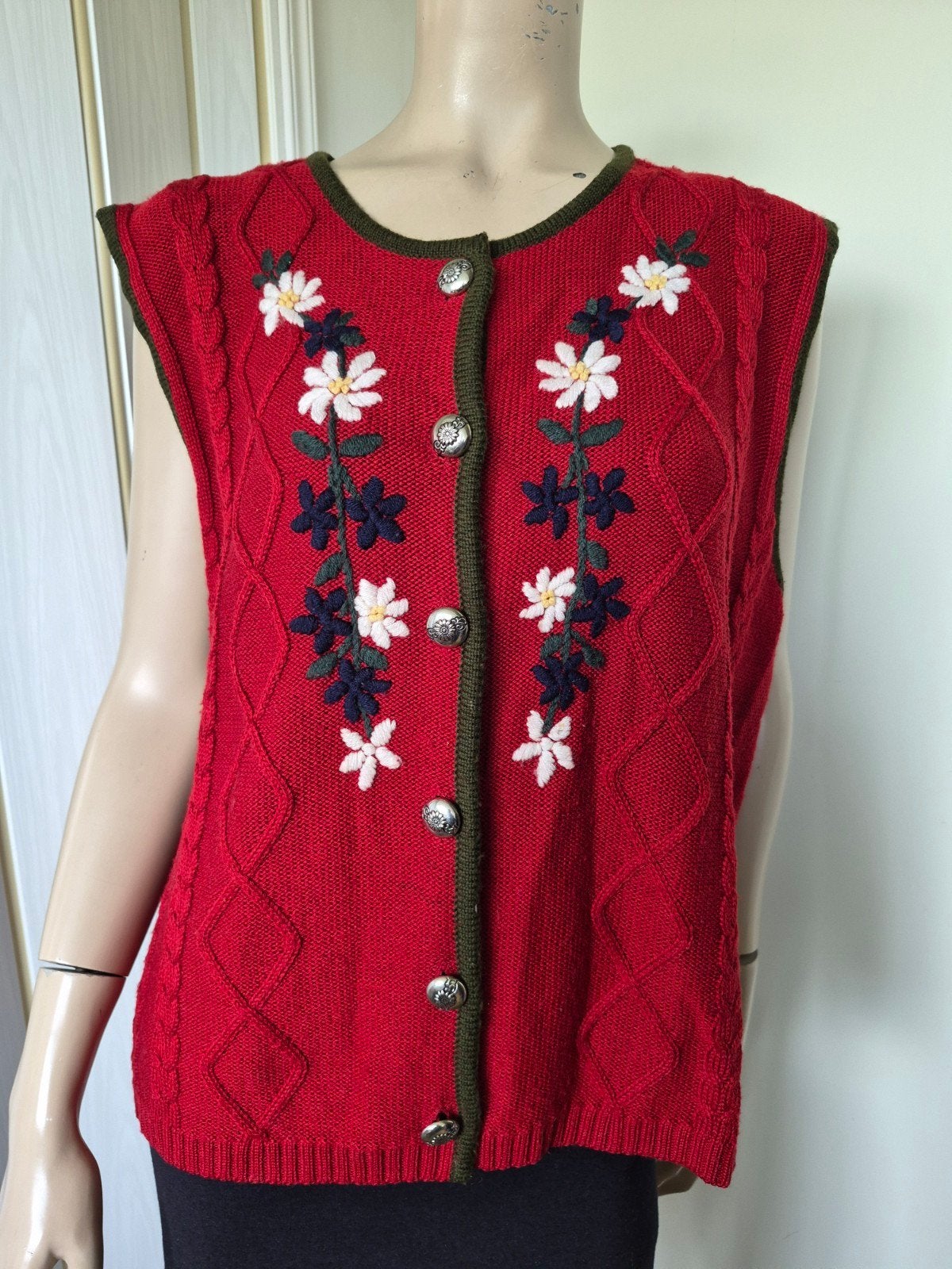 Mooi rood vintage trachten gilet met bloemenborduursel maat, Maat 46/48 (XL) of groter, Ophalen of Verzenden, Zo goed als nieuw