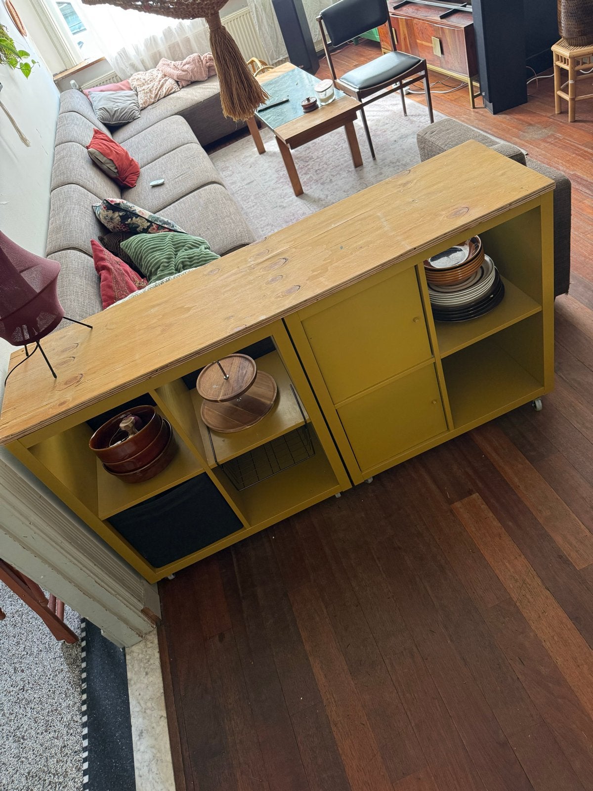 Twee mosterdgele IKEA Kallax vakkenkasten met deurtjes, Ophalen of Verzenden, Gebruikt