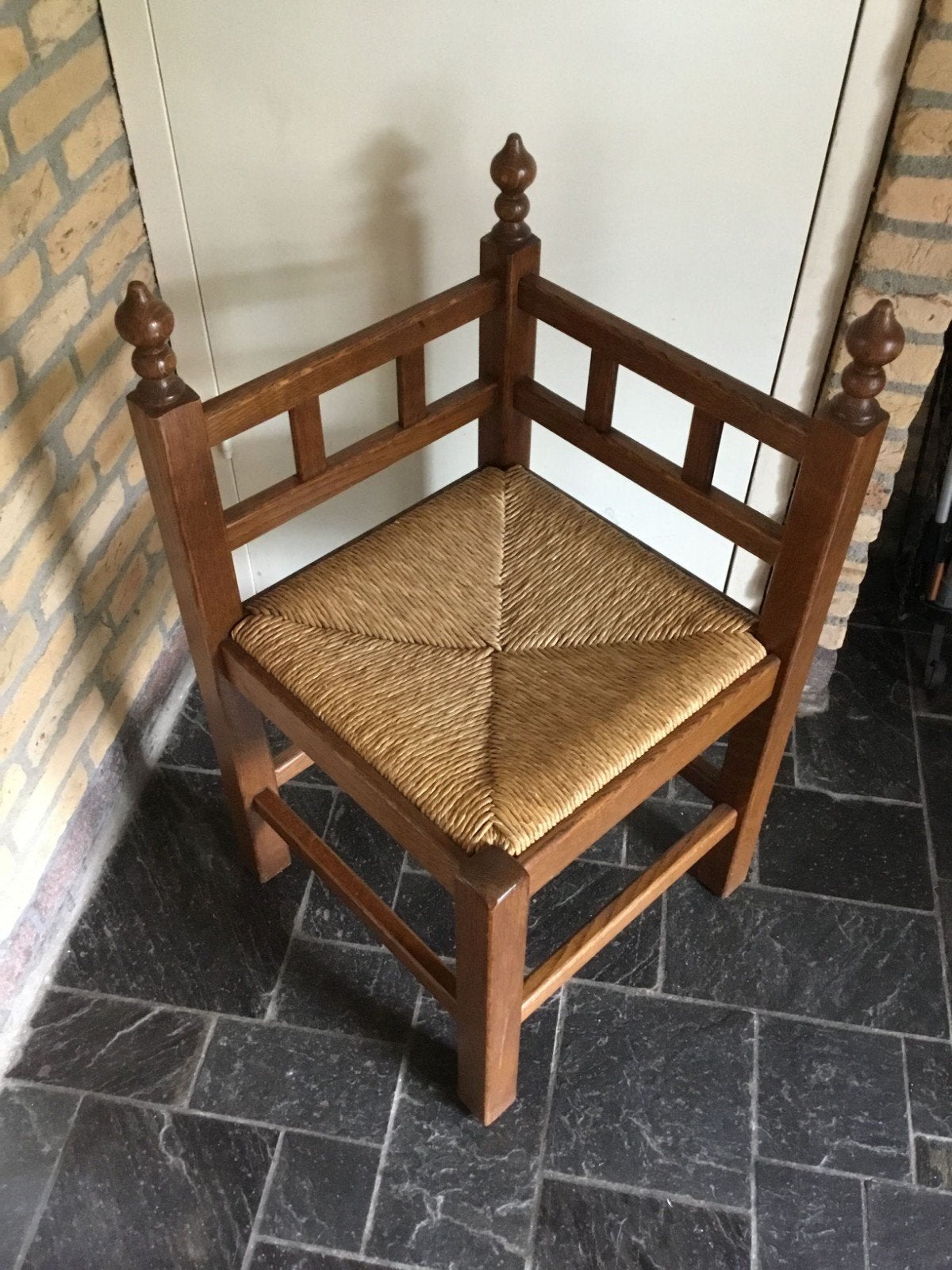 Oisterwijk Eiken Hoek stoeltje, Huis en Inrichting, Ophalen, Gebruikt, Bruin, Eén
