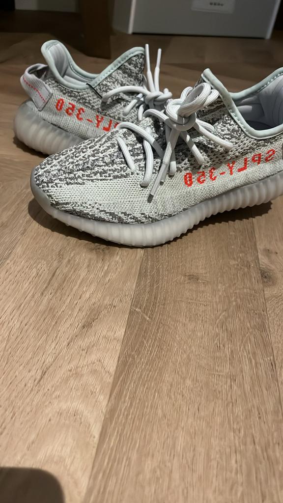 Adidas Yeezy Boost 350 V2 Blue Tint - Maat 35 kids!, Ophalen, Zo goed als nieuw, Blauw, Sneakers of Gympen