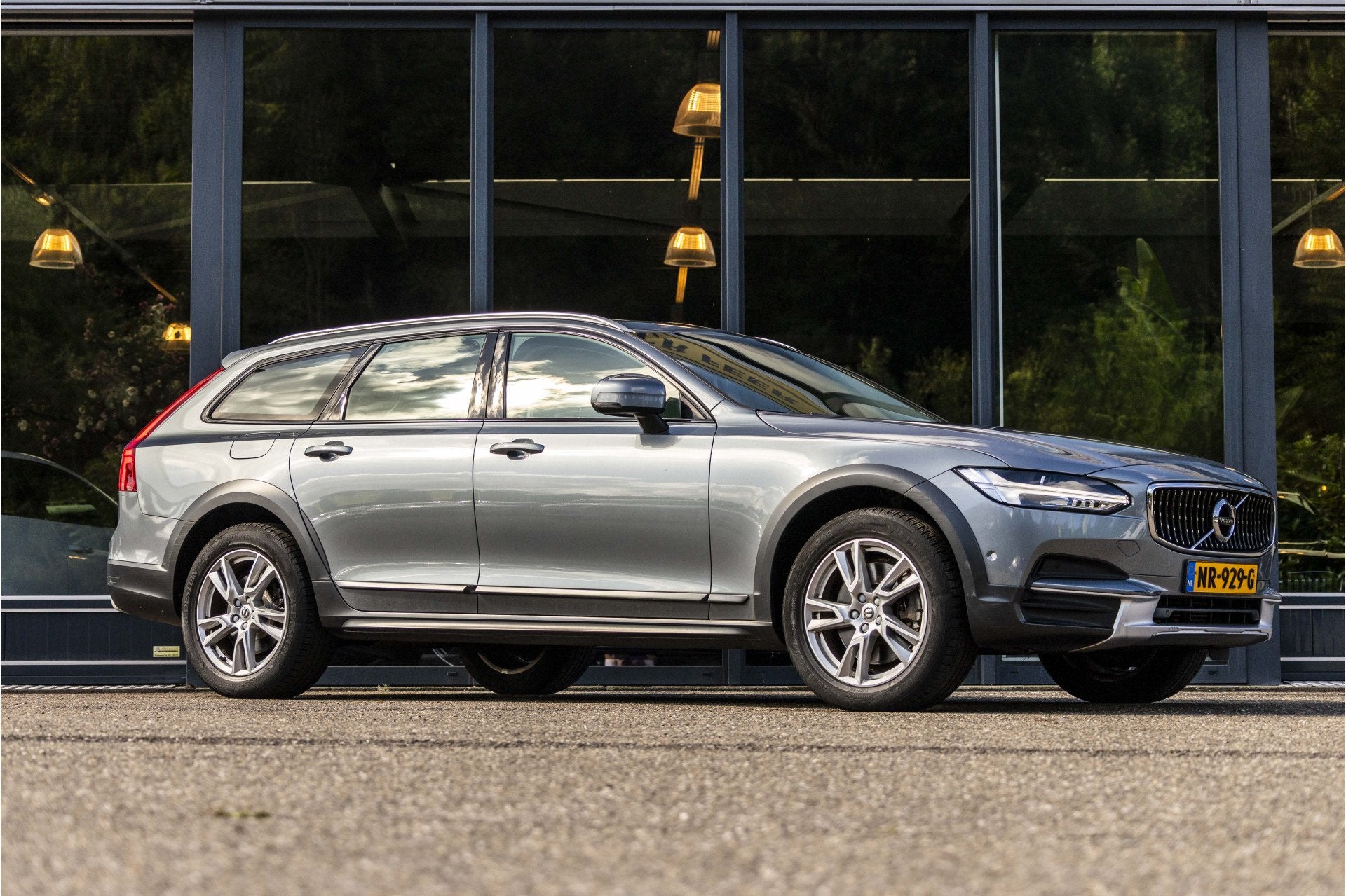 Volvo V90 Cross Country 2.0 T5 (bj 2017, automaat), Auto's, Euro 6, 4 cilinders, 1969 cc, 256 pk