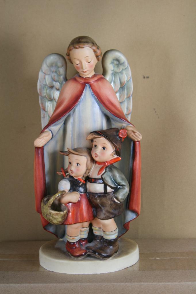 Grote oude Hummel nr. 88 met een engel en kinderen. 1950, Verzamelen, Beelden en Beeldjes, Ophalen of Verzenden, Zo goed als nieuw