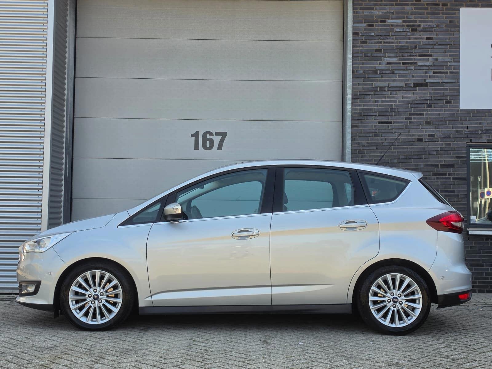 Ford C-Max 1.5 Titanium|Achteruitrijcamera|Leer|Stoelverwarm, Dealer onderhouden, 15 km/l, 4 cilinders, 150 pk