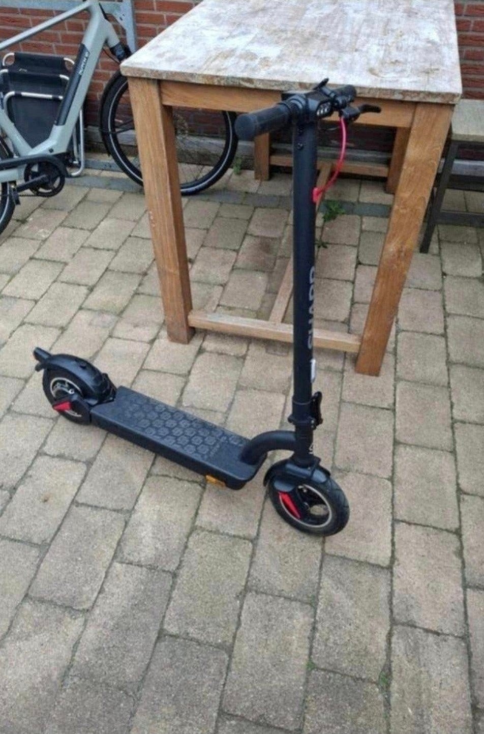 Sharp elektrische step - Zo goed als nieuw, slechts 9 km!, Fietsen en Brommers, Steps, Ophalen, Zo goed als nieuw, Elektrische step (E-scooter)