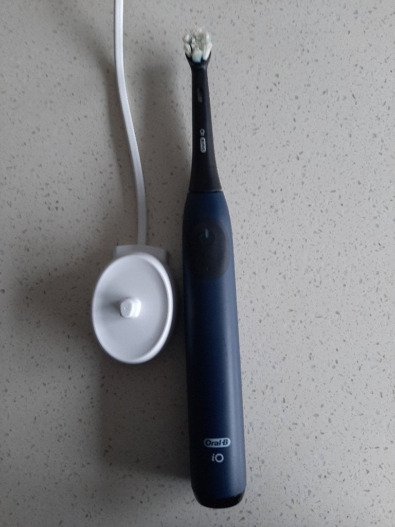 Oral B nieuwe electrische donkerblauwe tandenborstel, Sieraden, Tassen en Uiterlijk, Ophalen of Verzenden, Nieuw, Tandenborstel