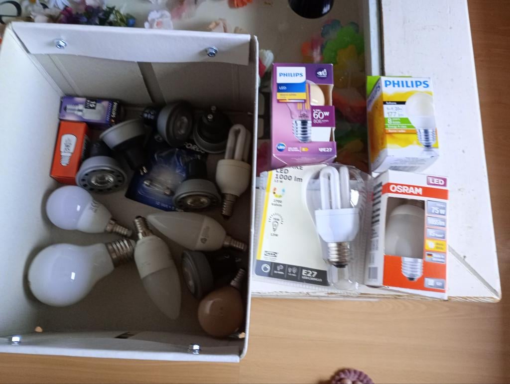 Diverse lampen: LED, spaarlampen, halogeen, Huis en Inrichting, Gebruikt, 60 watt of meer, Overige typen, Overige fittingen