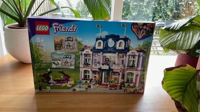 Lego Friends 41684 Heart Lake City Hotel, Compleet, Lego, Friends, Ophalen of Verzenden