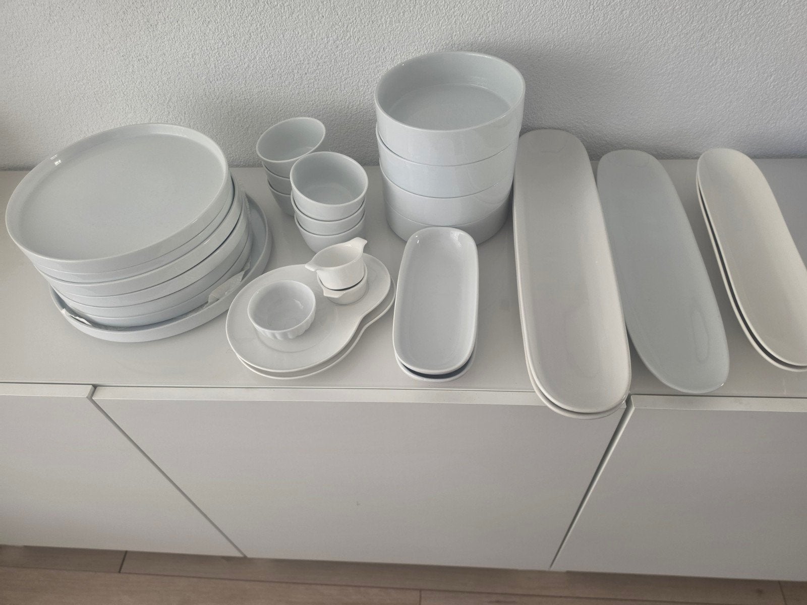 Wit servies, borden en schalen - zo goed als nieuw, Huis en Inrichting, Keuken | Servies, Ophalen, Zo goed als nieuw, Bord(en)
