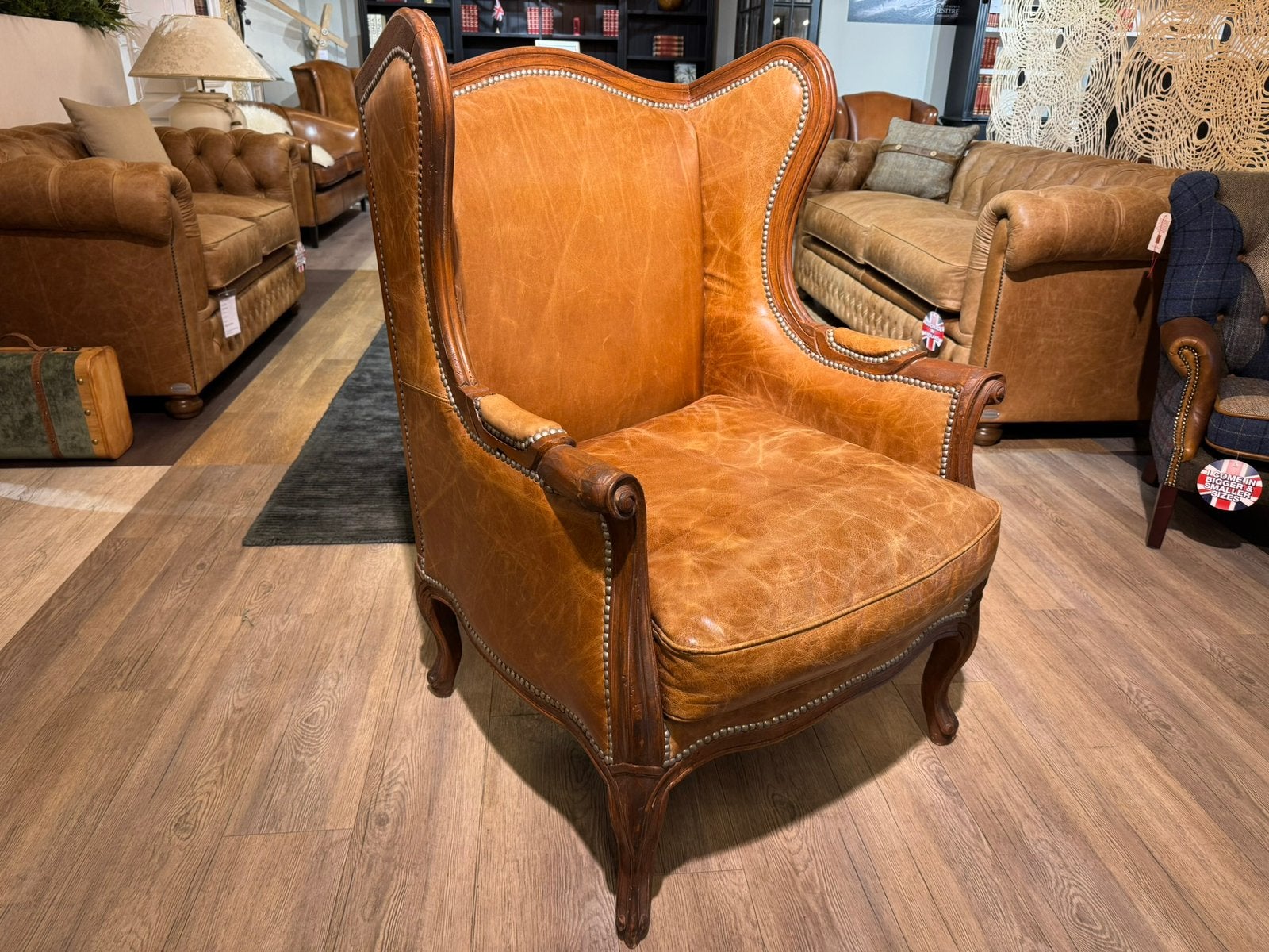 VINTAGE CHESTERFIELD FAUTEUIL MET HOUTSNIJWERK COGNAC BRUIN, Ophalen of Verzenden, 75 tot 100 cm, Leer