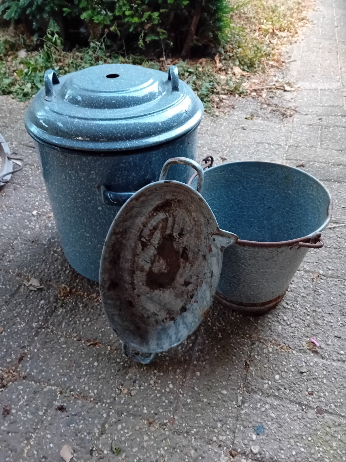 Vintage geëmailleerde pot en emmer - blauw gespikkeld, Antiek en Kunst, Antiek | Emaille, Ophalen