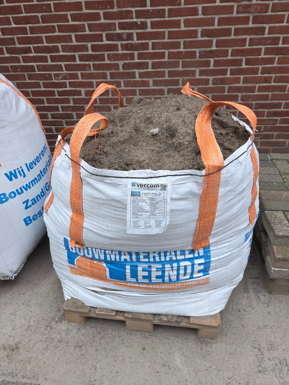 Gratis zwarte grond in big bags, Ophalen