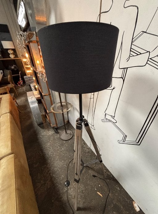 Mexlite Triek driepoot vloerlamp (zwart), Zo goed als nieuw, Roxzz design, Info@roxxz.nl, 150 tot 200 cm