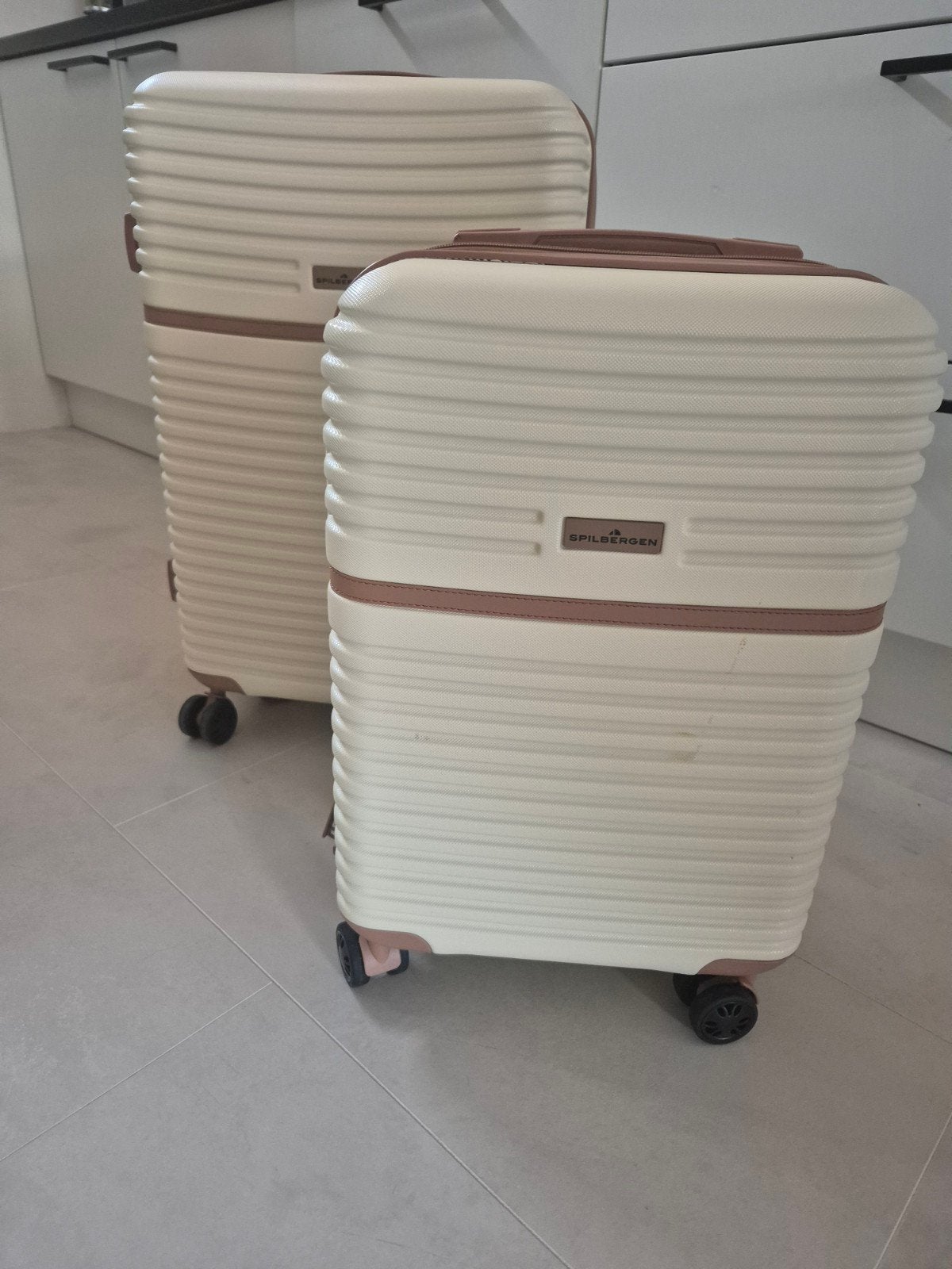 nieuw luxe Kofferset 2-delig 30ltr + 39ltr
koffer groot 38x2, Ophalen of Verzenden, Nieuw