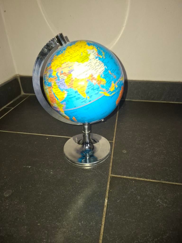 Kleine wereldbol, Ophalen of Verzenden, Zo goed als nieuw