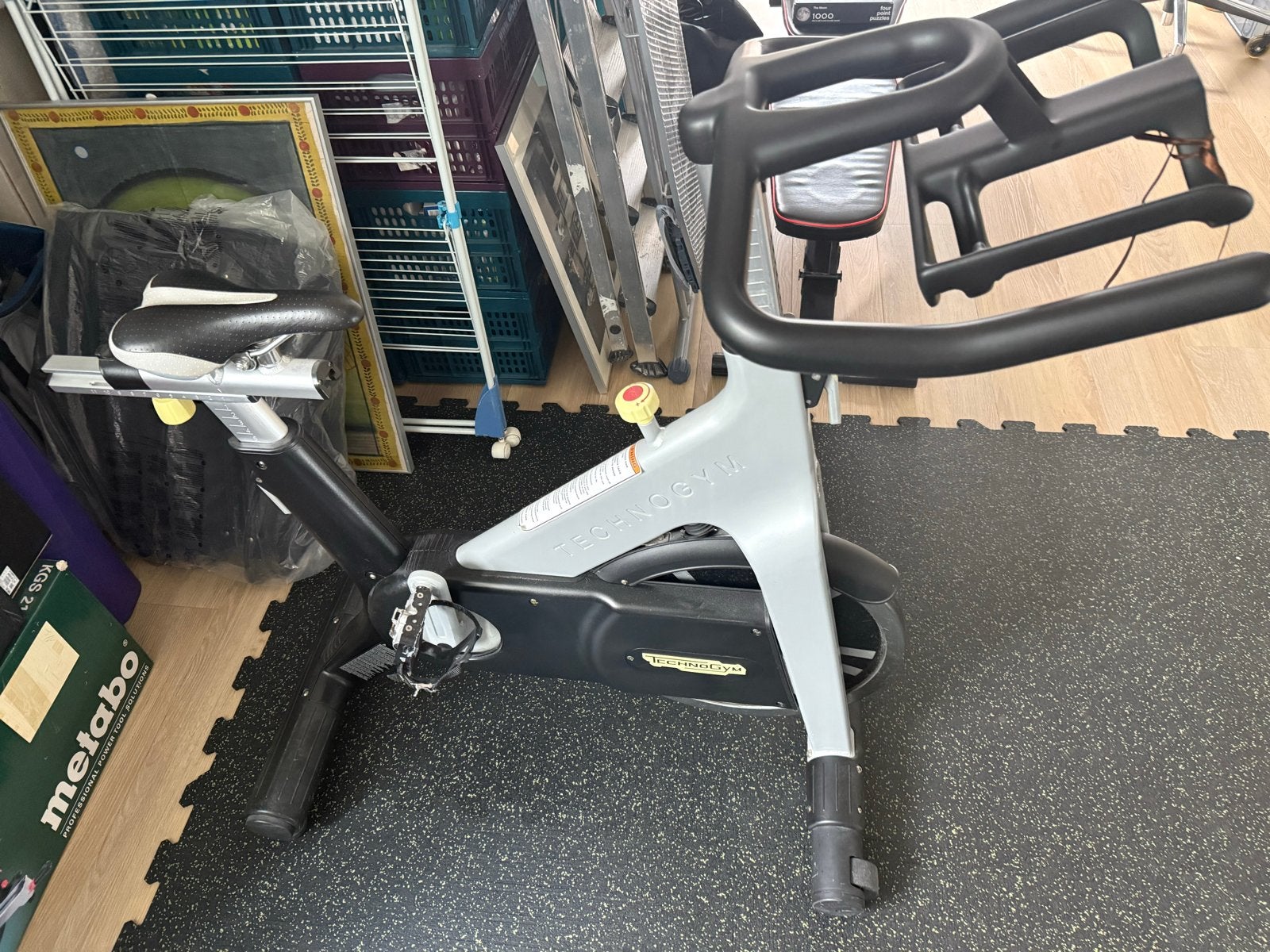 Technogym D91 Spinningfiets - goede staat, Sport en Fitness, Fitnessapparatuur, Ophalen, Spinningfiets, Zo goed als nieuw, Metaal