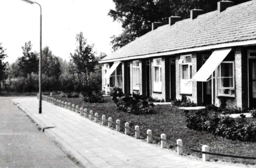 968179	Hoornaar	Bejaardenwoningen	Jr 60 70 ZH	Wederopbouw, Verzamelen, Ophalen of Verzenden, 1960 tot 1980, Gelopen, Zuid-Holland