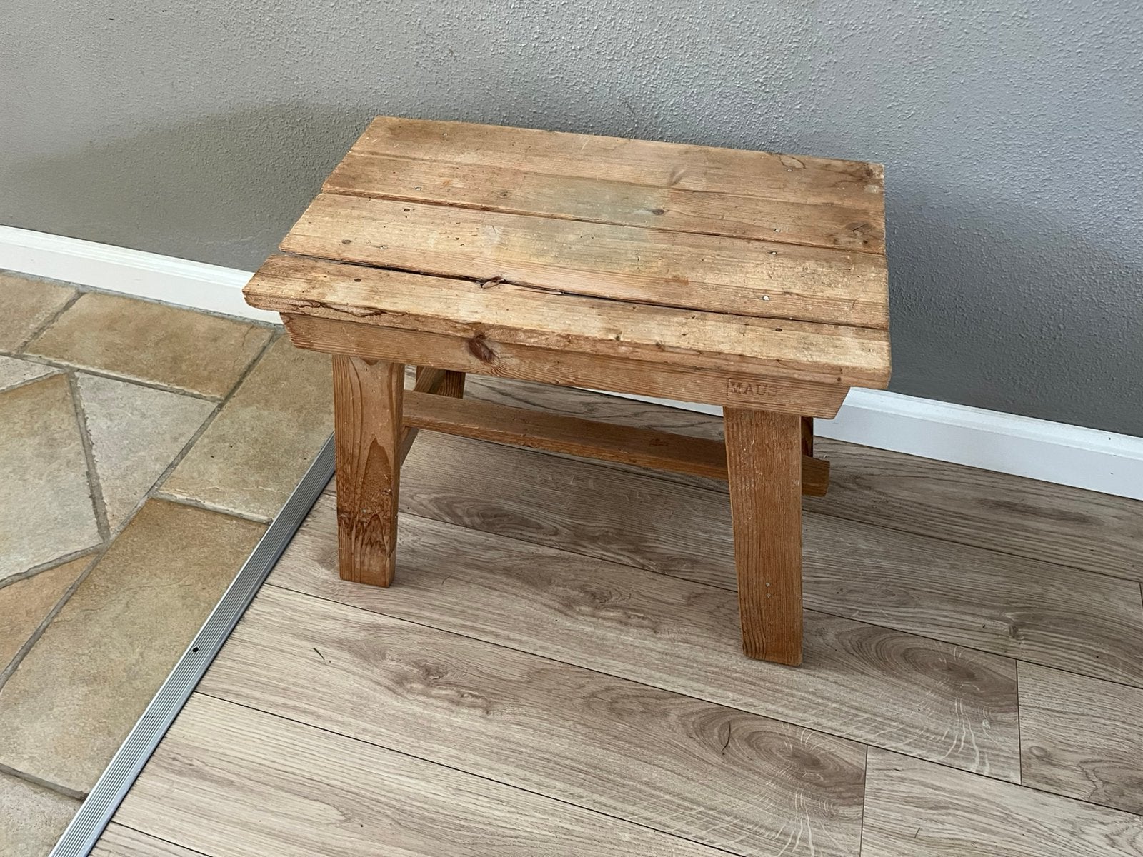 Houten tafeltje, Huis en Inrichting, Tafels | Bijzettafels, Ophalen, Minder dan 45 cm, Minder dan 55 cm, Gebruikt