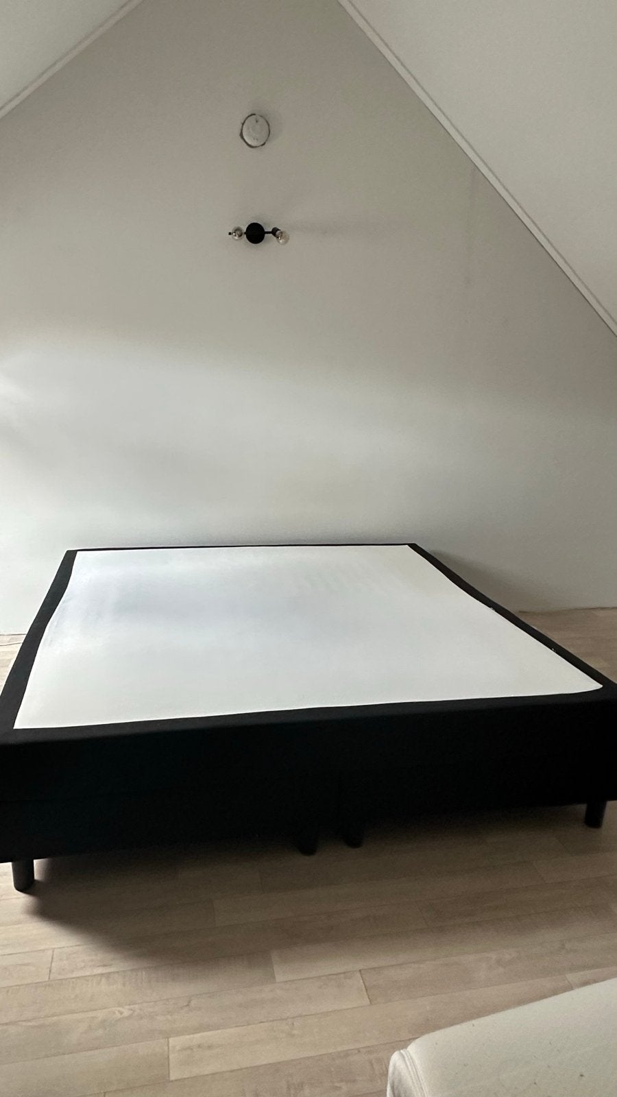 Tweepersoonsbed 200 x 200 cm (Prijs is bespreekbaar.)