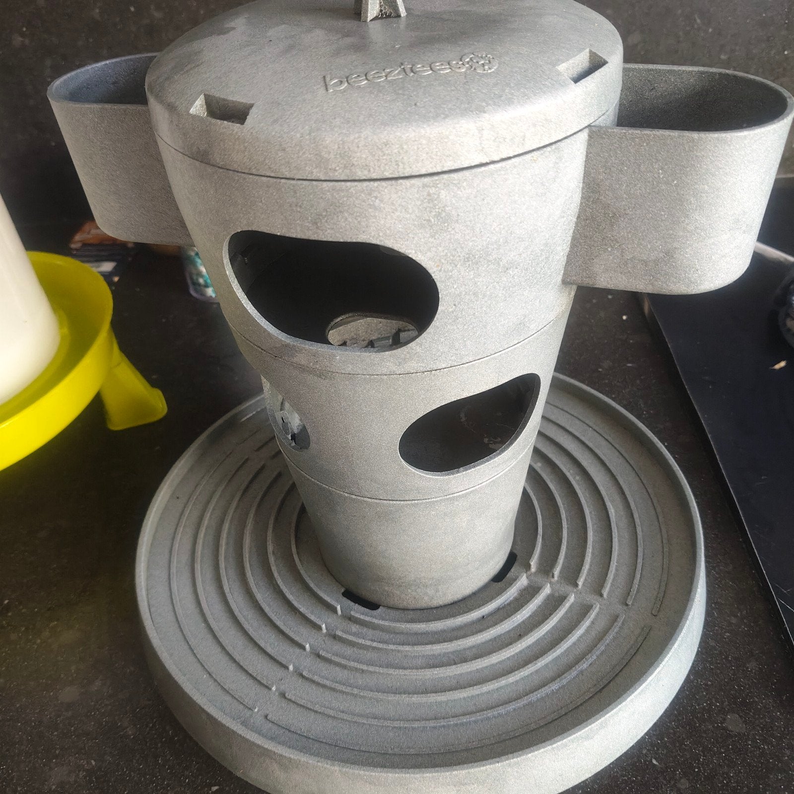 Beeztees snacktoren kippen en drinksilo, Geslacht onbekend, Kip