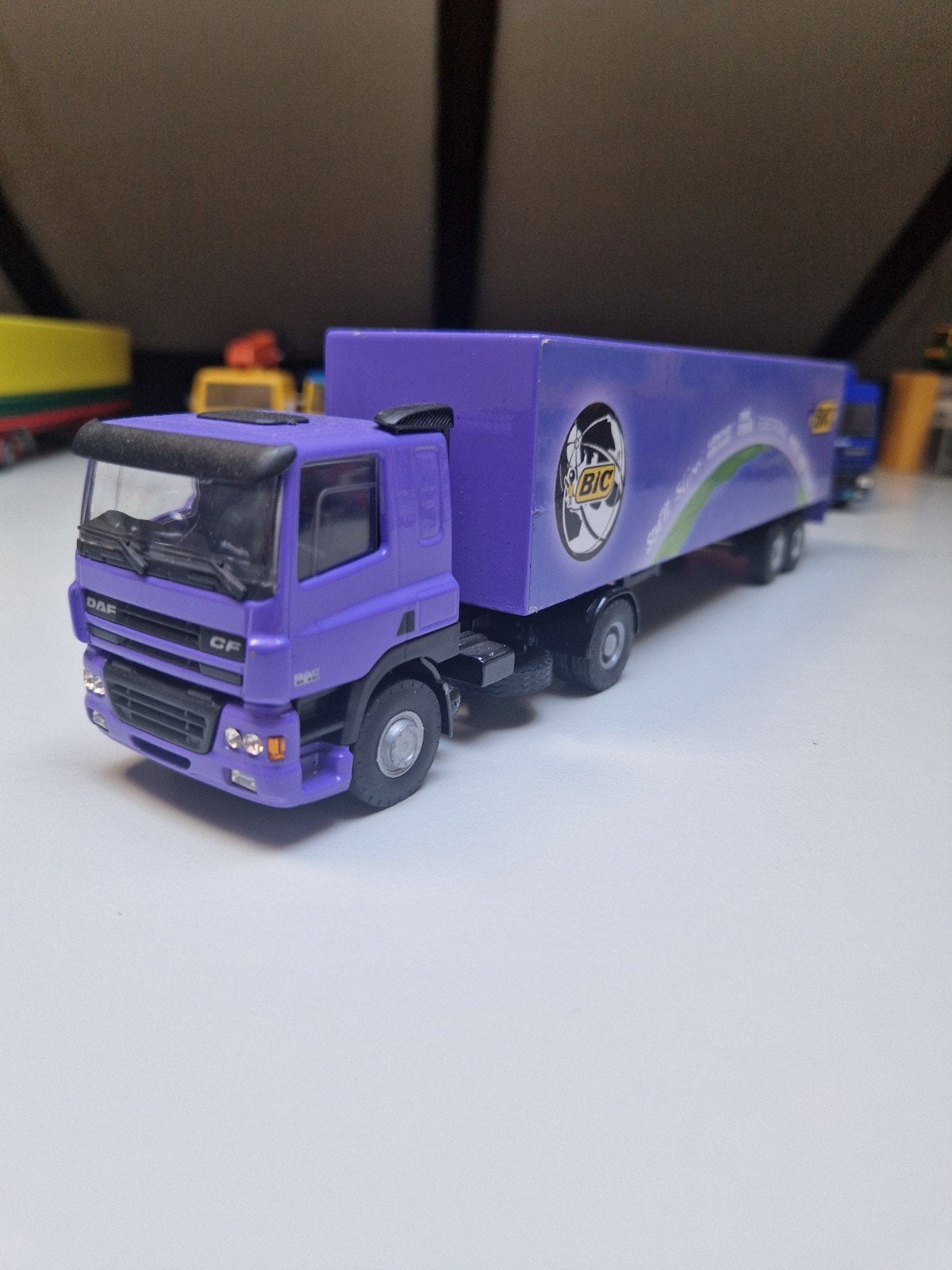 Daf cf . Trekker oplegger.  Bic, Hobby en Vrije tijd, Modelauto's | 1:50, Ophalen of Verzenden, Zo goed als nieuw, Bus of Vrachtwagen