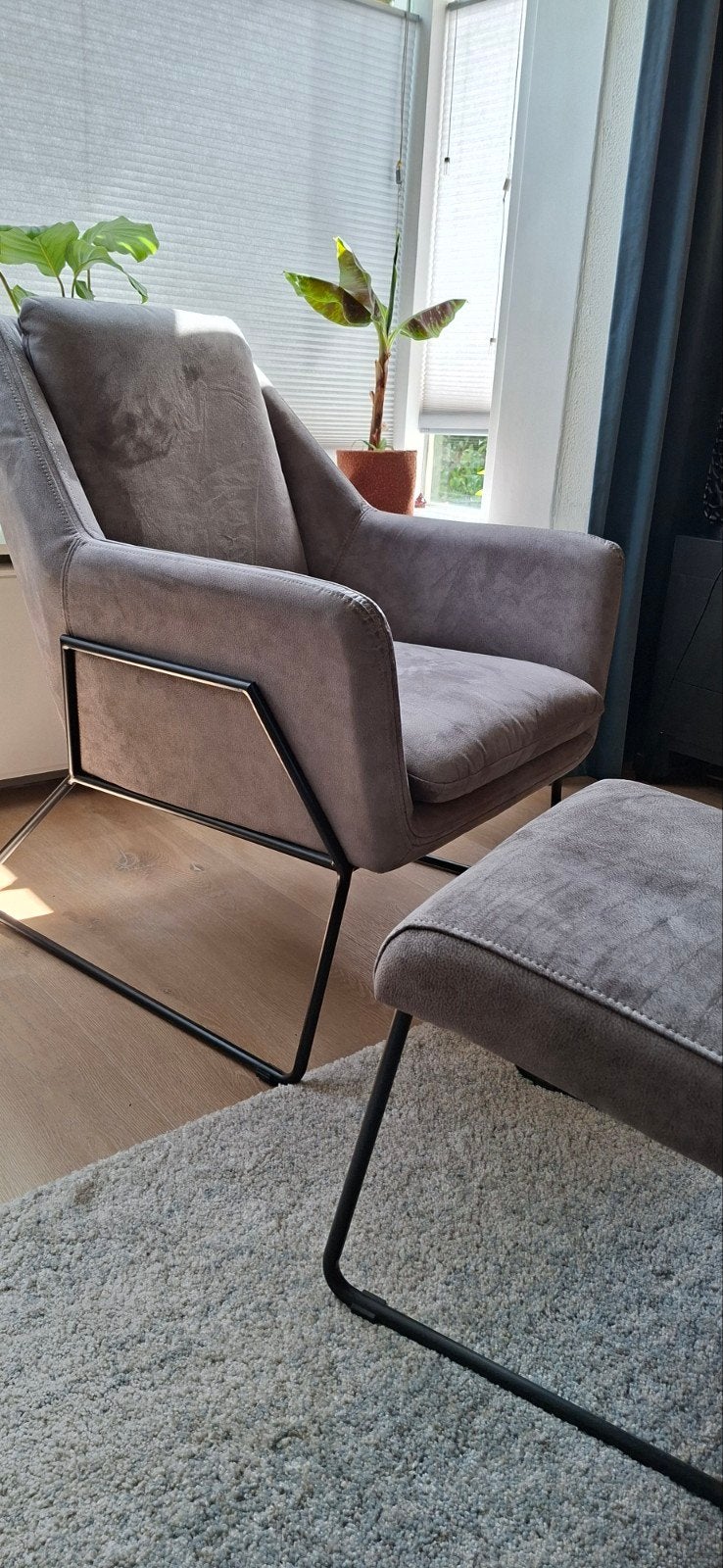 Muisgrijze fauteuil met voetenbankje - Zo goed als nieuw, Ophalen, Minder dan 50 cm, Minder dan 75 cm, Zo goed als nieuw