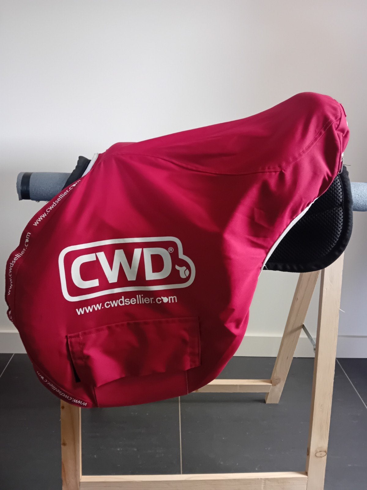 Te koop CWD springzadel classic, 17,5 inch, bruin, Dieren en Toebehoren, Ophalen, Springen