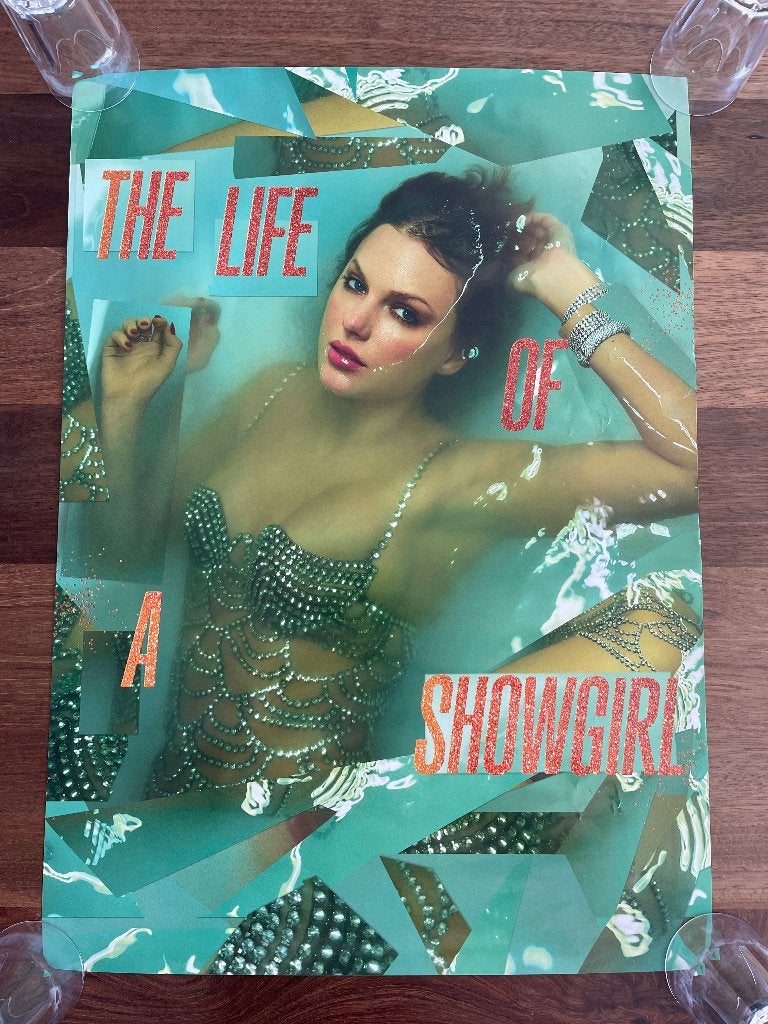 Promo Poster Taylor Swift The Life Of A Showgirl 50x70cm, Ophalen of Verzenden, Zo goed als nieuw, Poster, Artwork of Schilderij