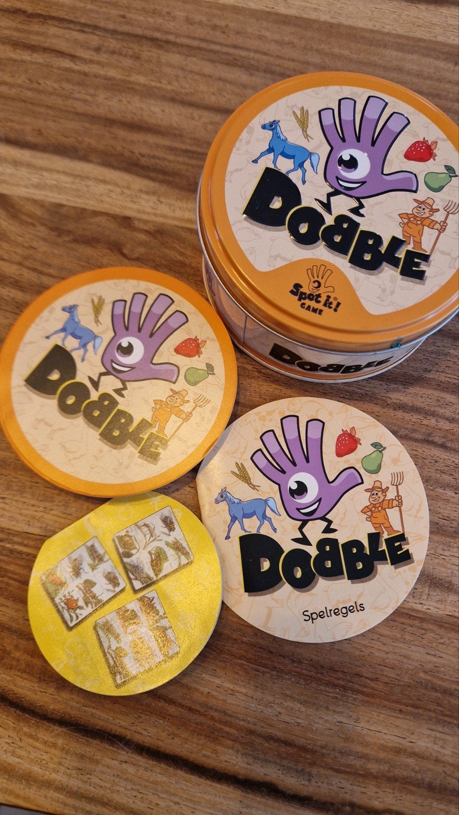 Dobble Spot It! Gezelschapsspel in blik, Een of twee spelers, Ophalen of Verzenden, Gebruikt, Asmodee