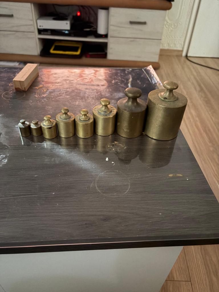 Antieke messing gewichten set, Ophalen