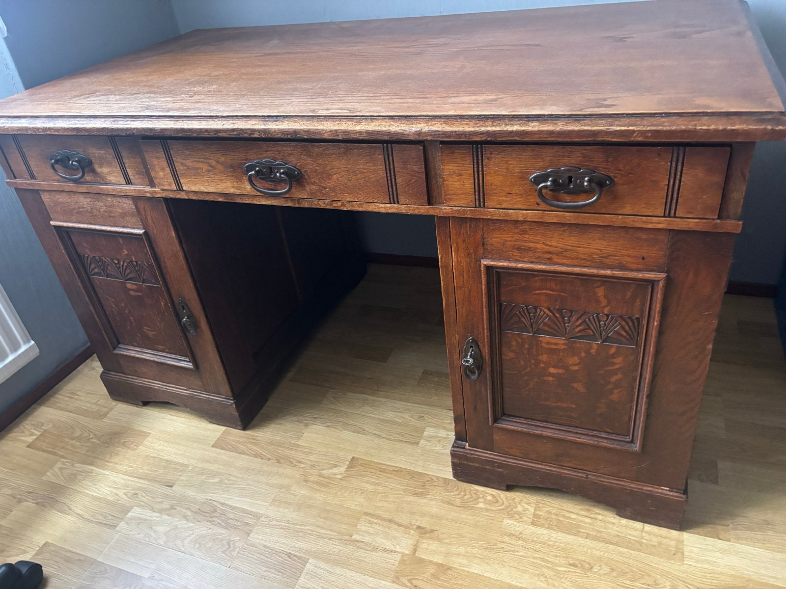 Antiek houten bureau in goede staat, Ophalen
