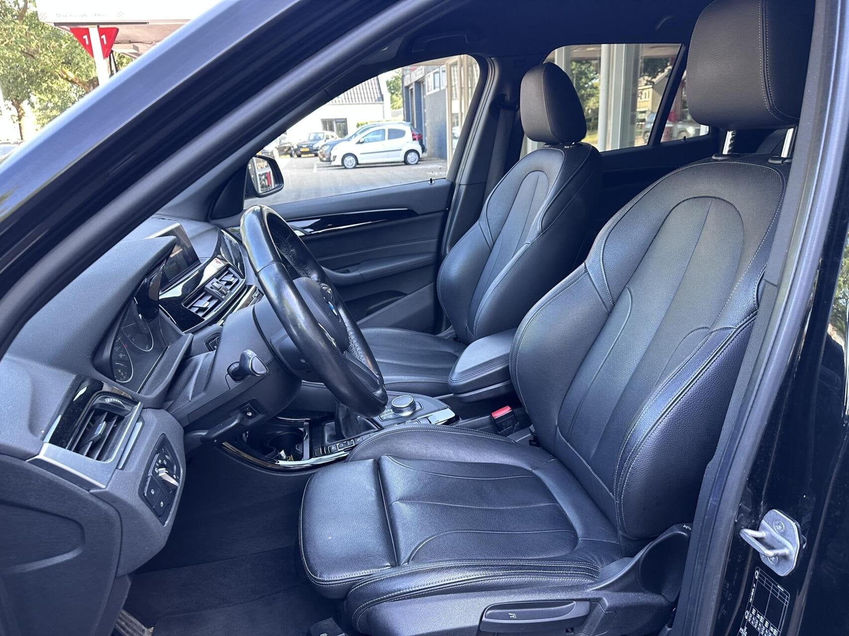 BMW X1 sDrive18i Sport Led, Leer, Head-up, Camera, LM.., Auto's, 136 pk, Gebruikt, 1370 kg, Zwart