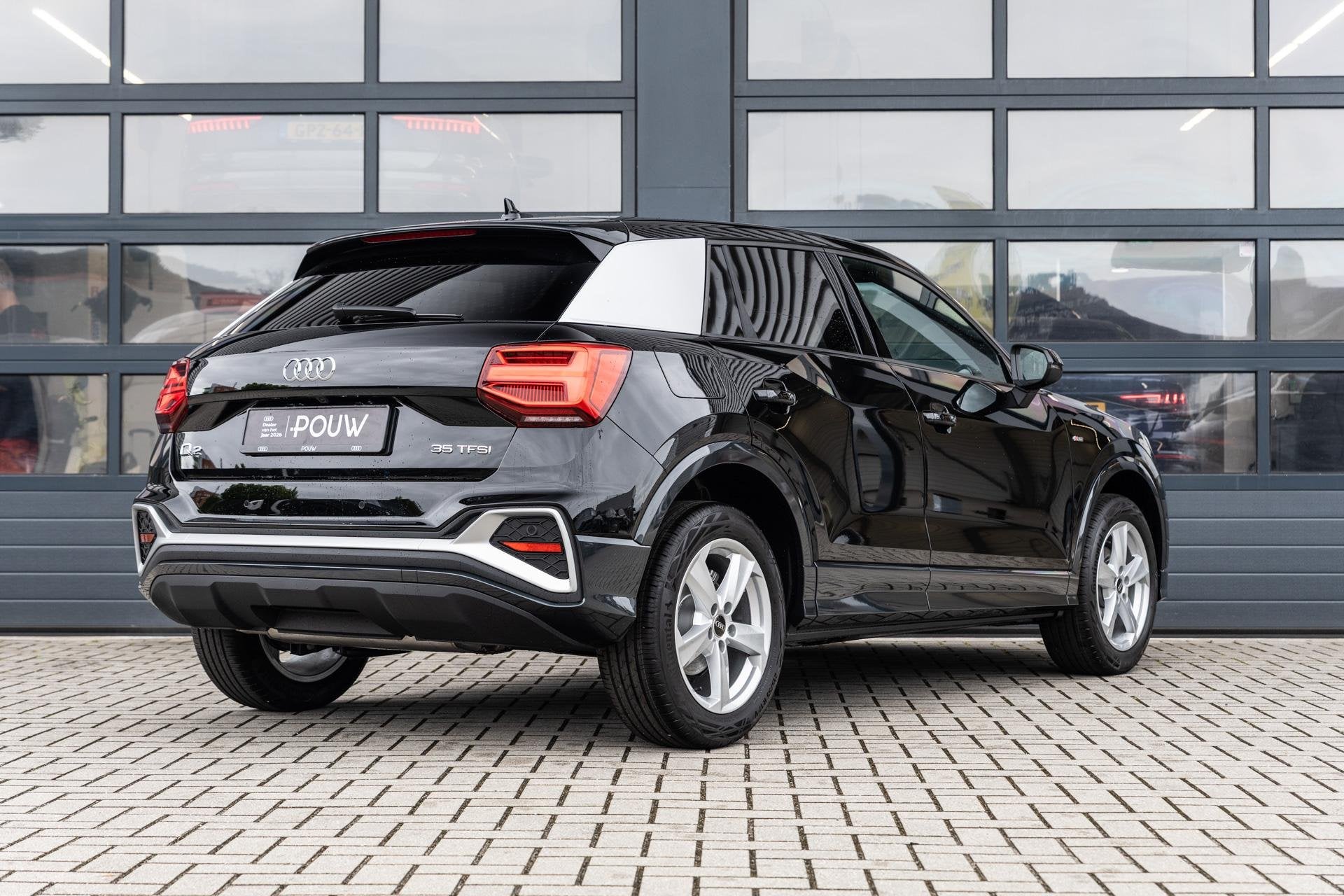 Audi Q2 35 TFSI 150pk S-tronic S Edition | Stoelverwarming |, Auto's, 12 maanden, 4 cilinders, Leder en Stof, Zwart