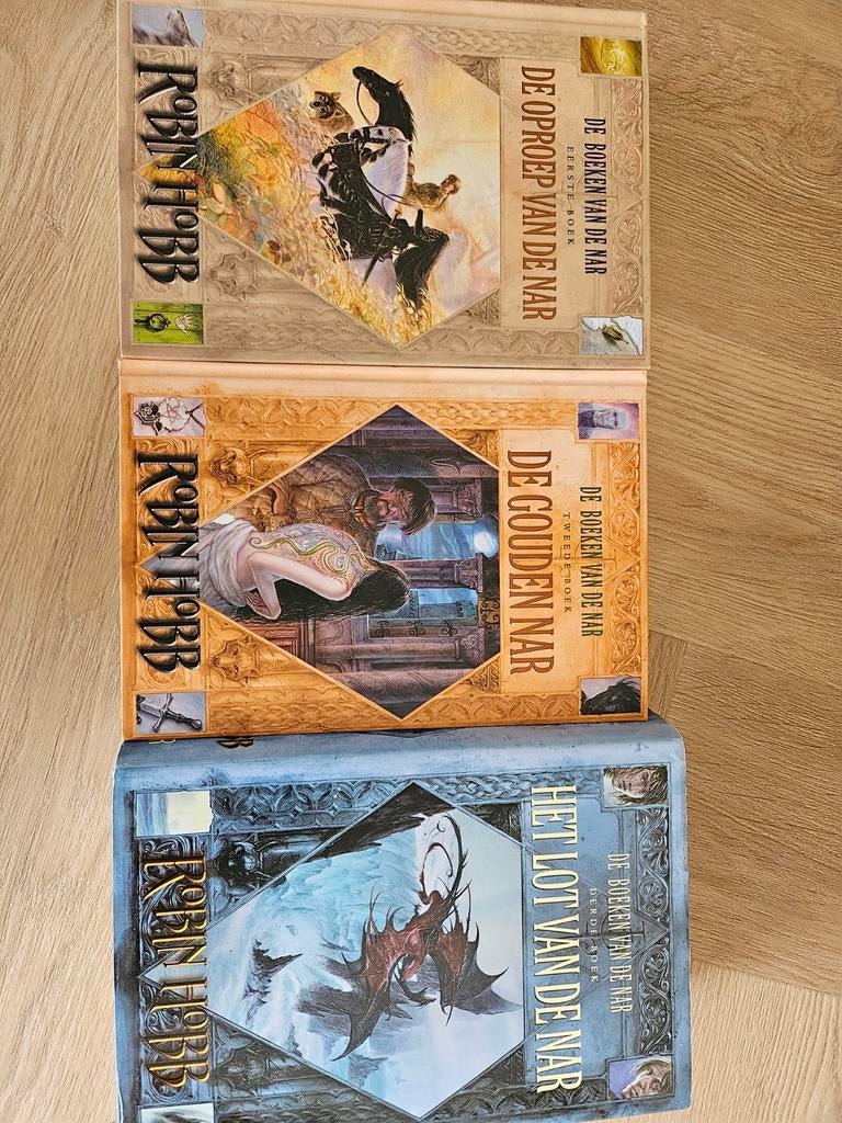 Robin Hobb - De Boeken van de Nar (hardcover set), Boeken, Ophalen of Verzenden, Gelezen