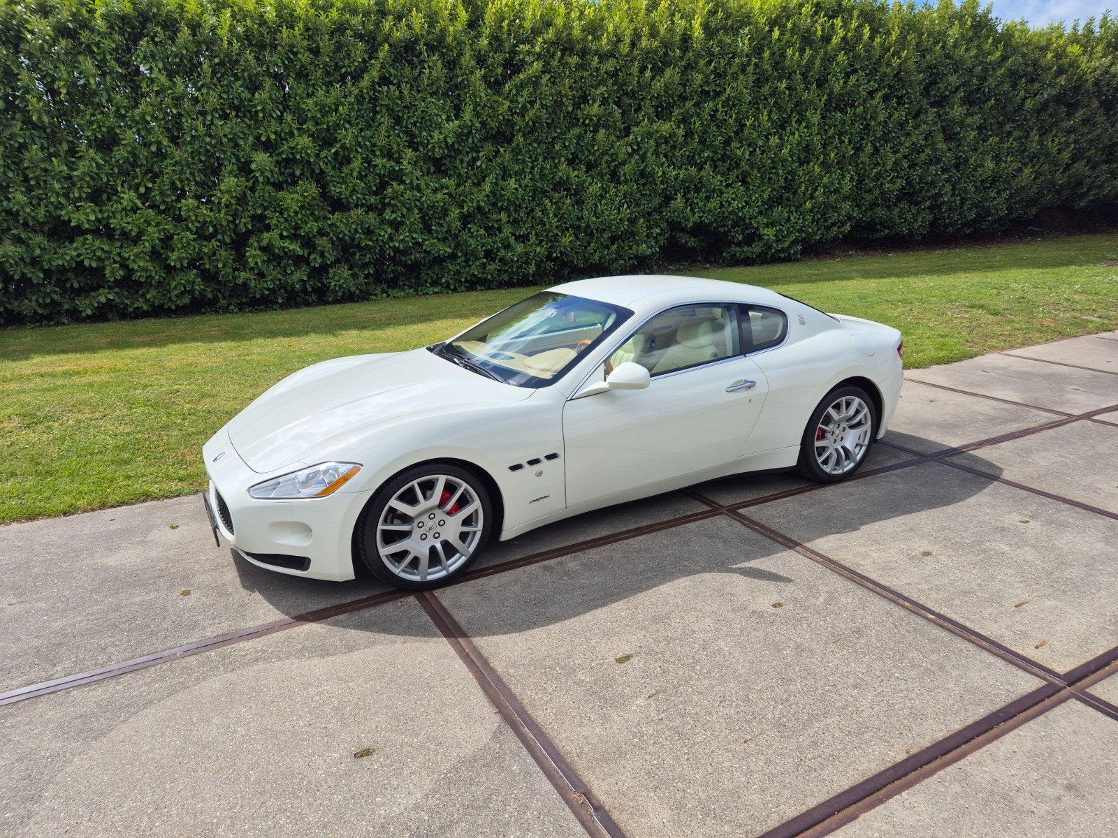 Maserati granturismo 4.2 met 47.000km BTW auto, Automaat, 405 pk, 4 stoelen, Wit