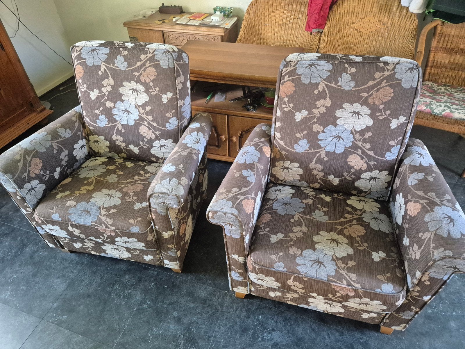 Twee comfortabele fauteuils met bloemmotief, Ophalen, Klassiek, Bloemmotief, Gebruikt, Minder dan 75 cm