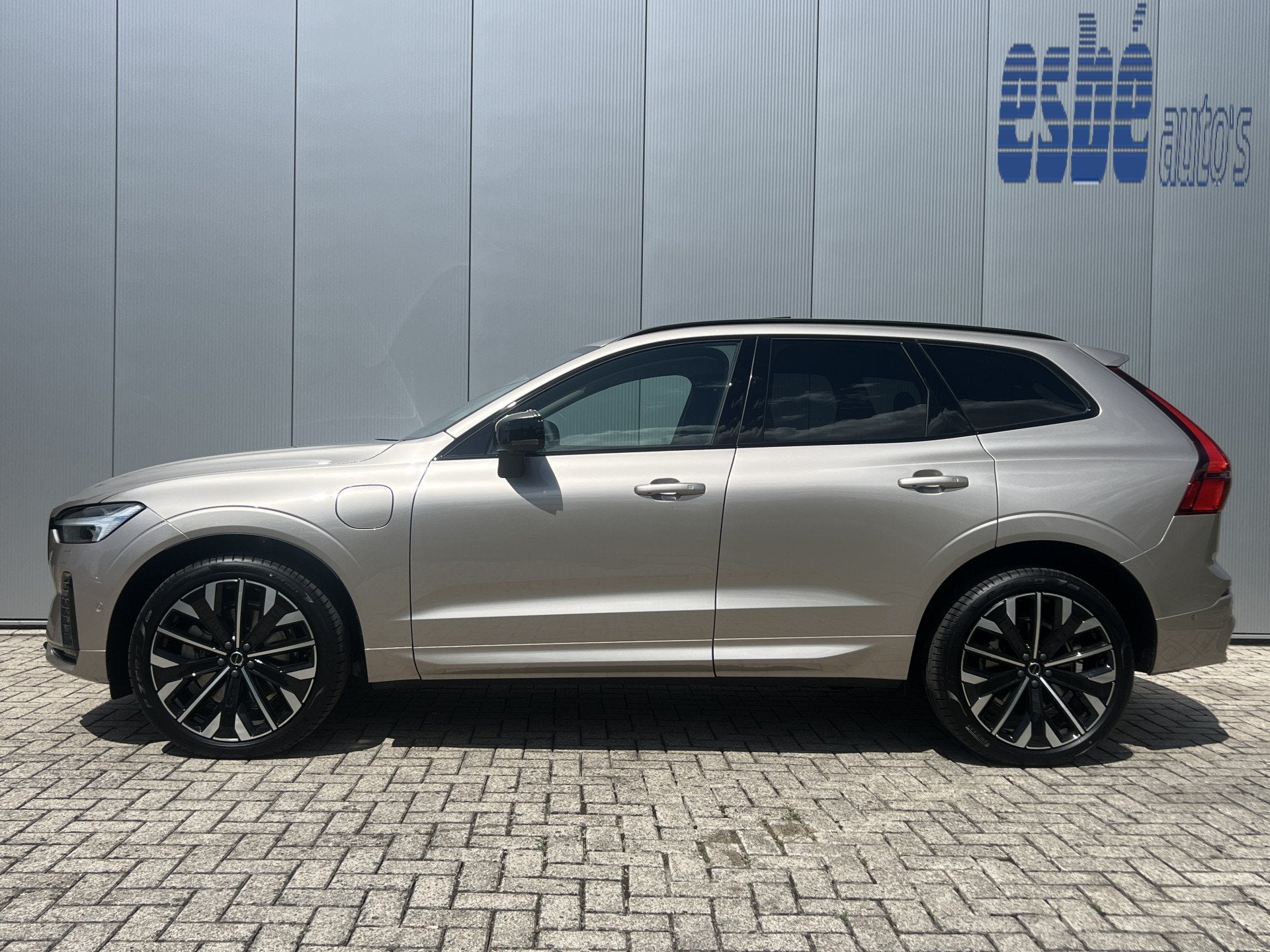 Volvo XC60 T6 AWD Ultra Dark Executive Ed Luchtvering Bowers, Auto's, Automaat, 12 maanden, Gebruikt, Zwart