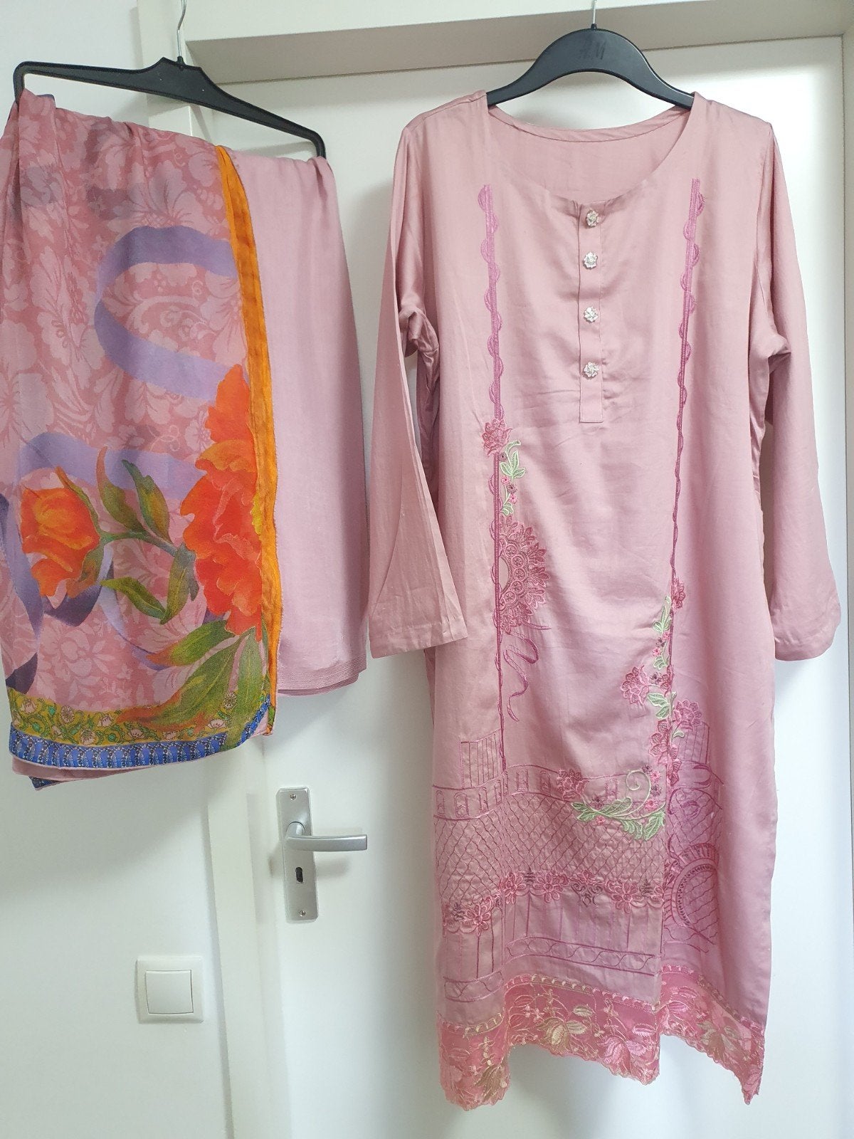 Roze Indiase kameez shalwar met borduursel en sjaal maat XL, Overige typen, Maat 46/48 (XL) of groter, Ophalen of Verzenden, Roze
