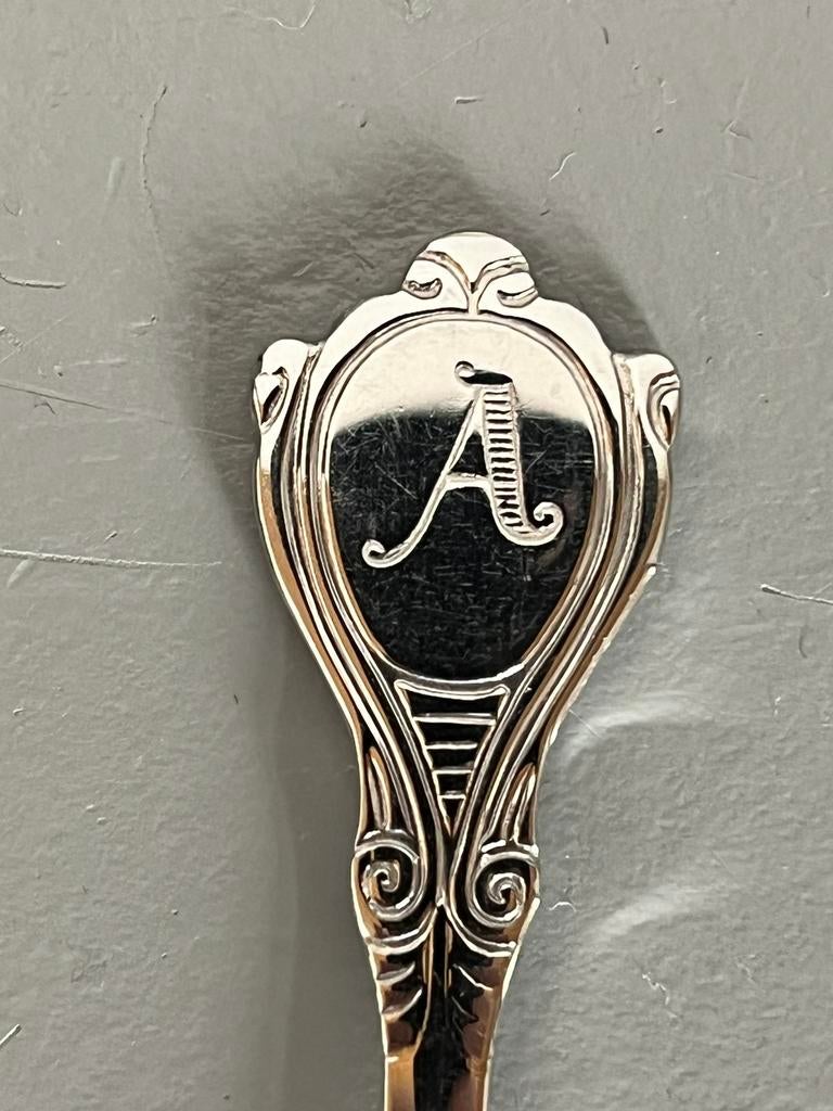 Vintage Sola lepeltje letter A., Antiek en Kunst, Antiek | Bestek, Ophalen of Verzenden