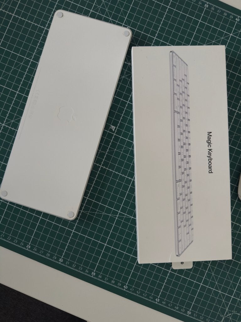 Apple Magic Keyboard ZGAN, Computers en Software, Ophalen of Verzenden, Zo goed als nieuw, Draadloos, Qwerty
