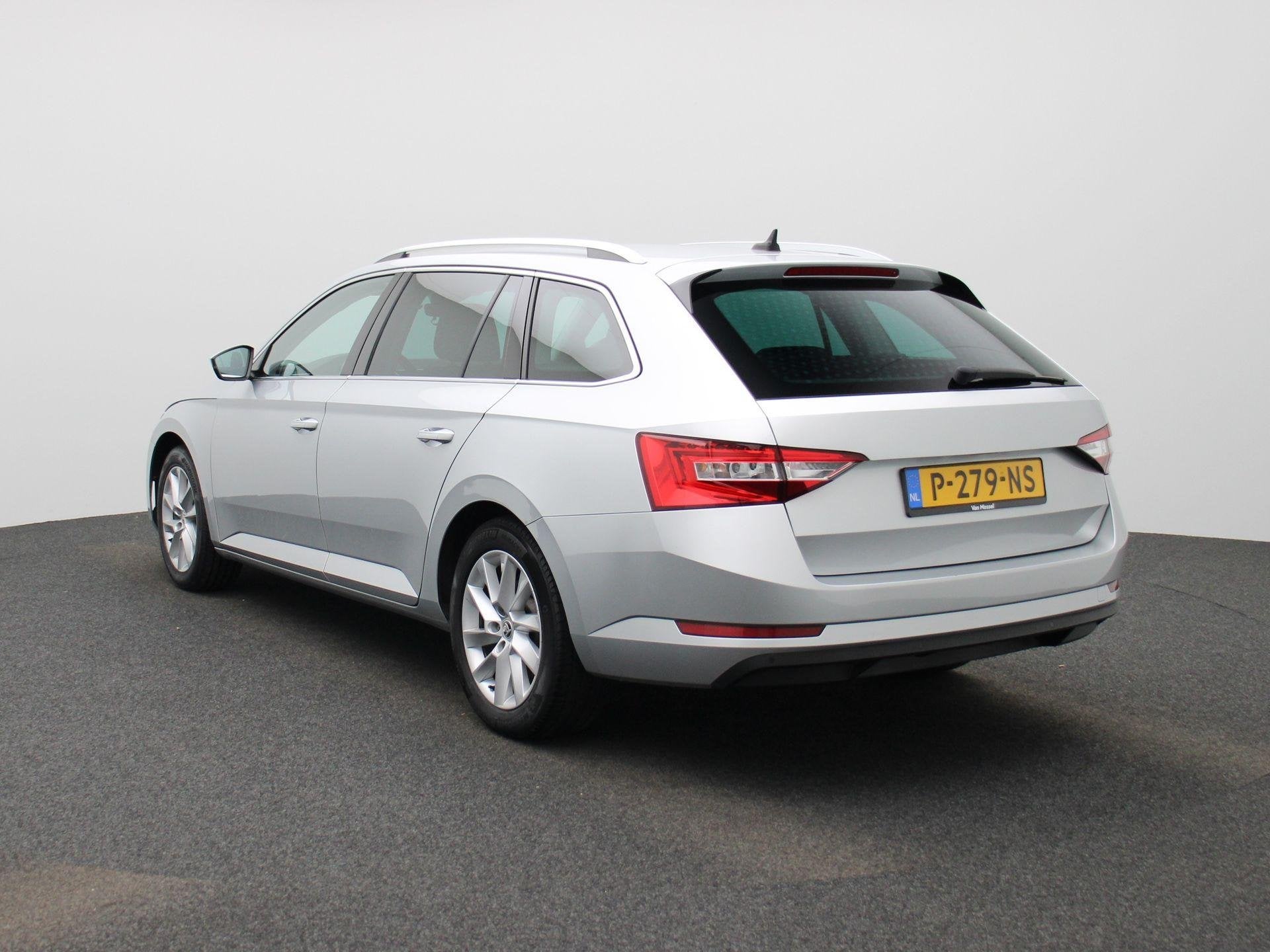 Skoda Superb Combi 1.4 TSI iV Business Edition Plus | Stoelv, Auto's, Stof, Gebruikt, 4 cilinders, 1600 kg
