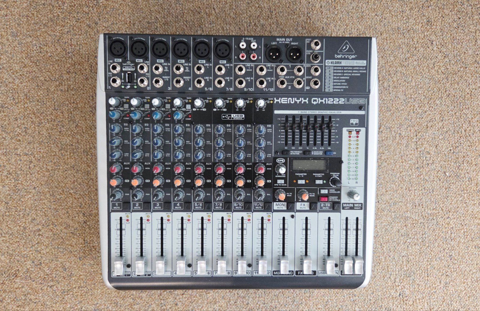 Behringer Xenyx QX1222USB mengpaneel, Ophalen