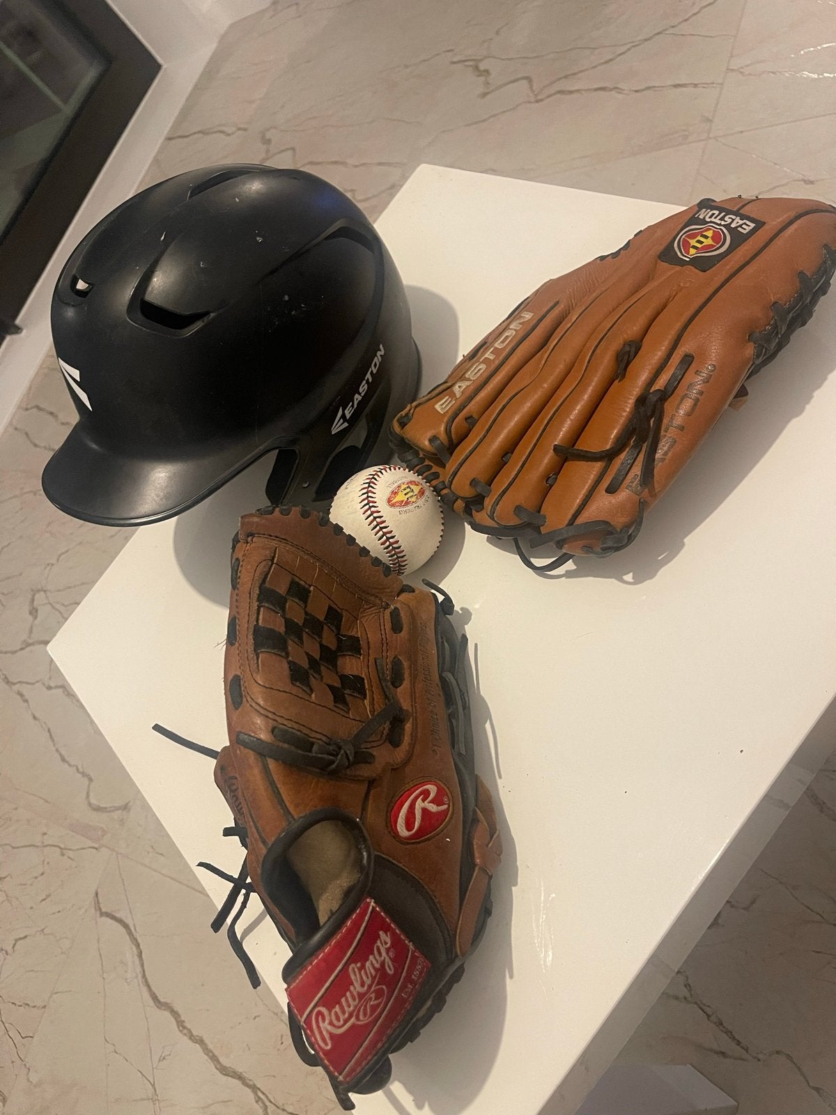 Honkbal set: helm, handschoenen en bal, Ophalen, Gebruikt, Honkbal, Bal