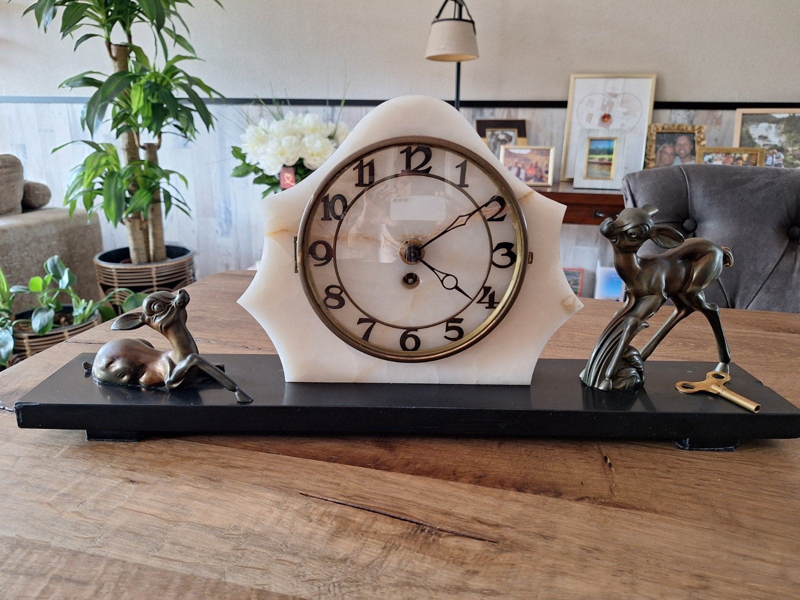 Art Deco Marmeren Klok met Bronzen Herten, Antiek en Kunst, Antiek | Klokken, Ophalen of Verzenden