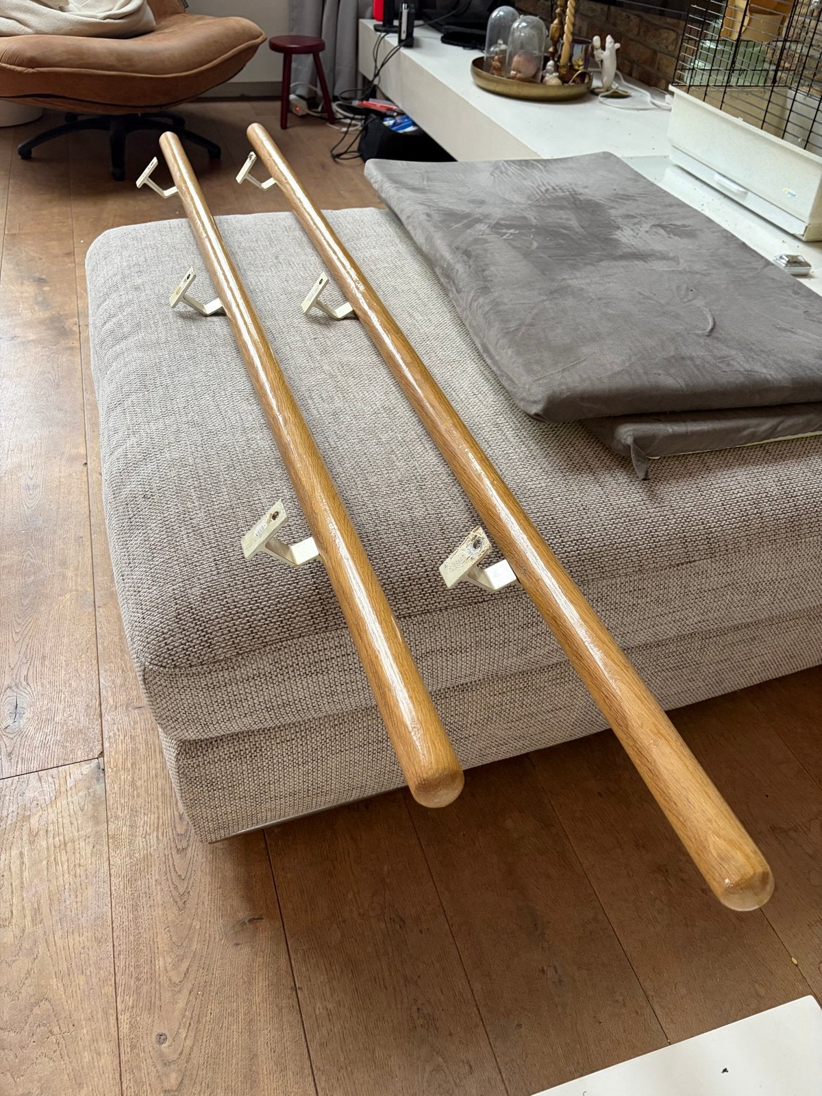 Twee houten trapleuningen Als Nieuw met beugels 160/175, Ophalen, Gebruikt, Trap, 2 tot 4 meter