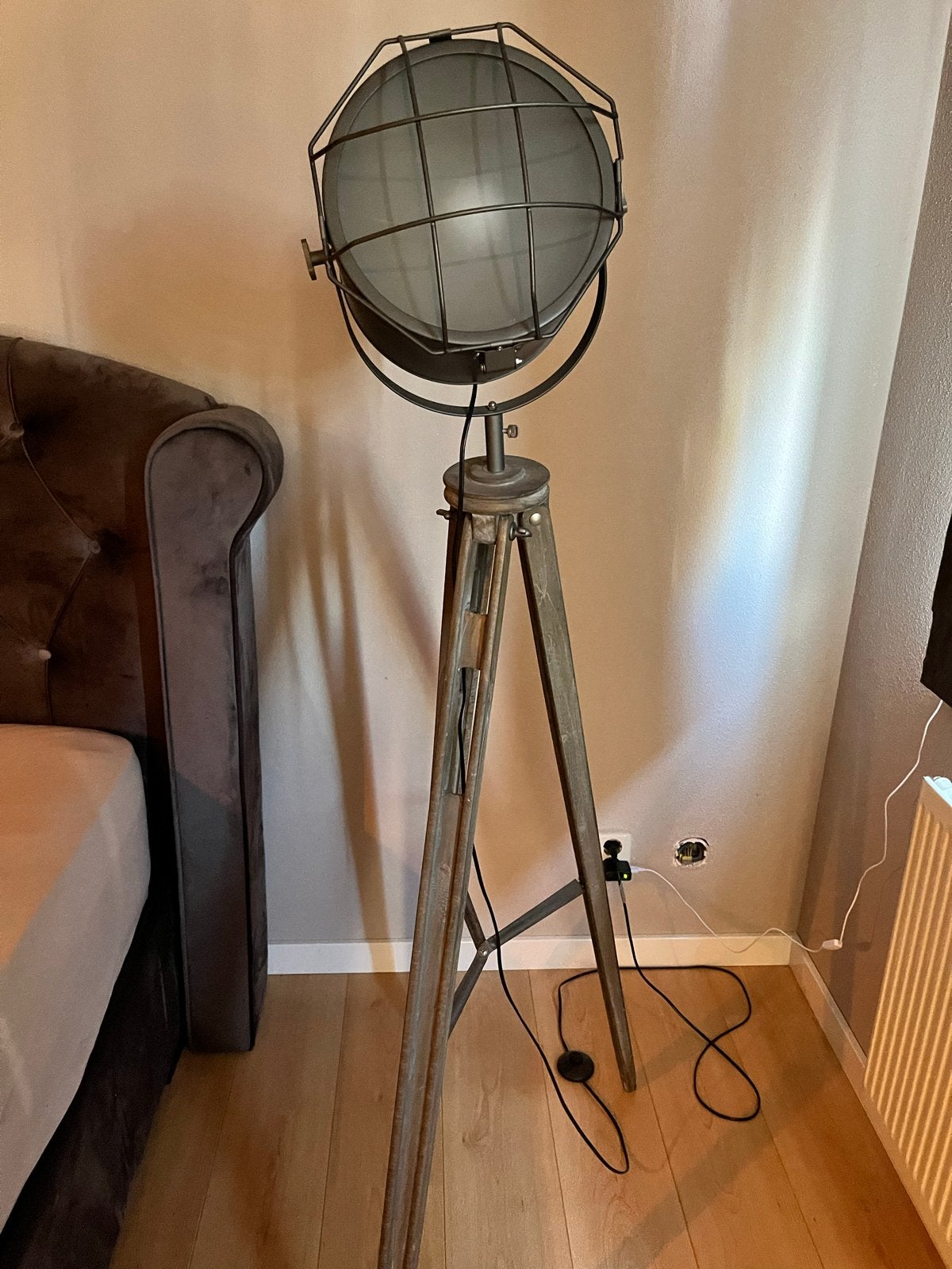 Industriële vloerlamp op statief - Stoer en sfeervol, Ophalen, Gebruikt, E27 (groot), Metaal